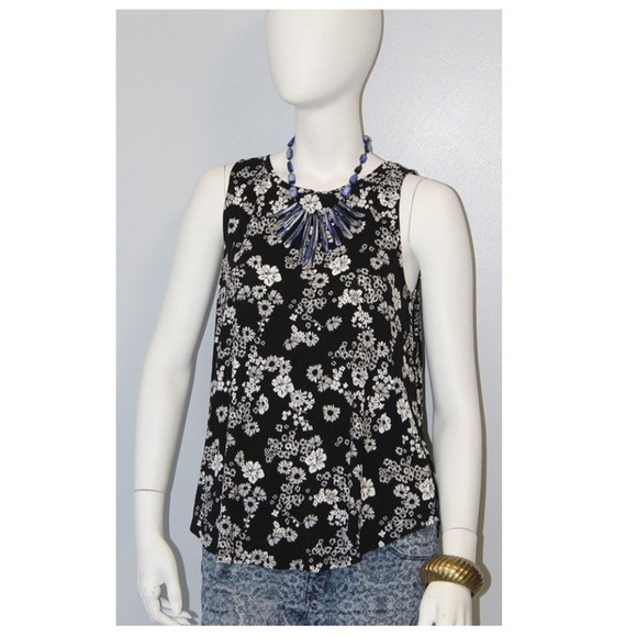 Old Navy Tops - Old Navy Black and White Sleeveless Floral Tank Size Large